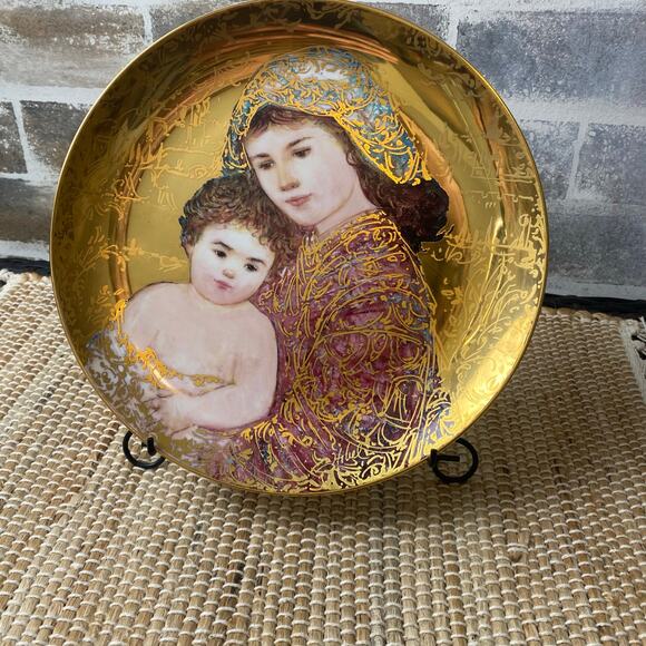 Vtg Edna Hibel And Unto Us a Child is Given Porcelain Plate 1994 Wood Frame - Picture 2 of 14